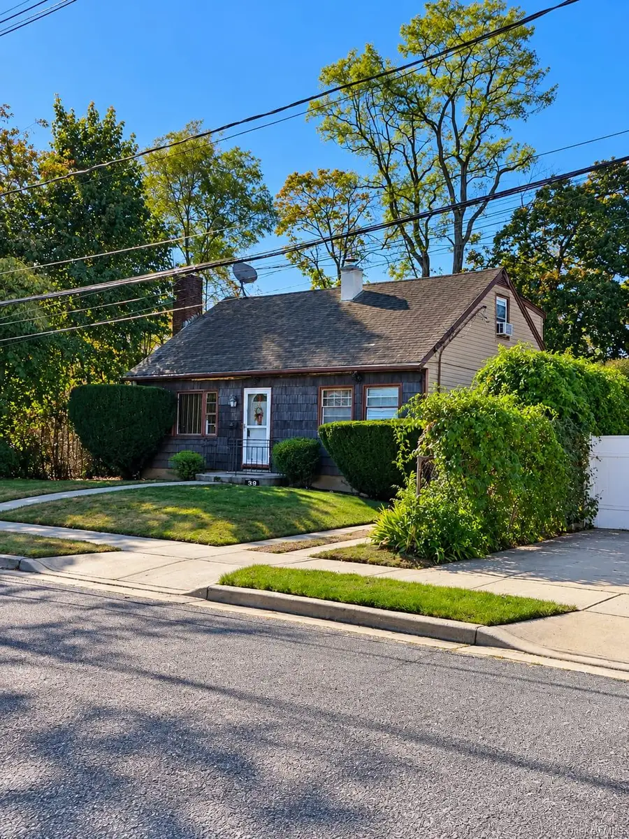 39 Lessing Place, Freeport, NY 11520 - #3