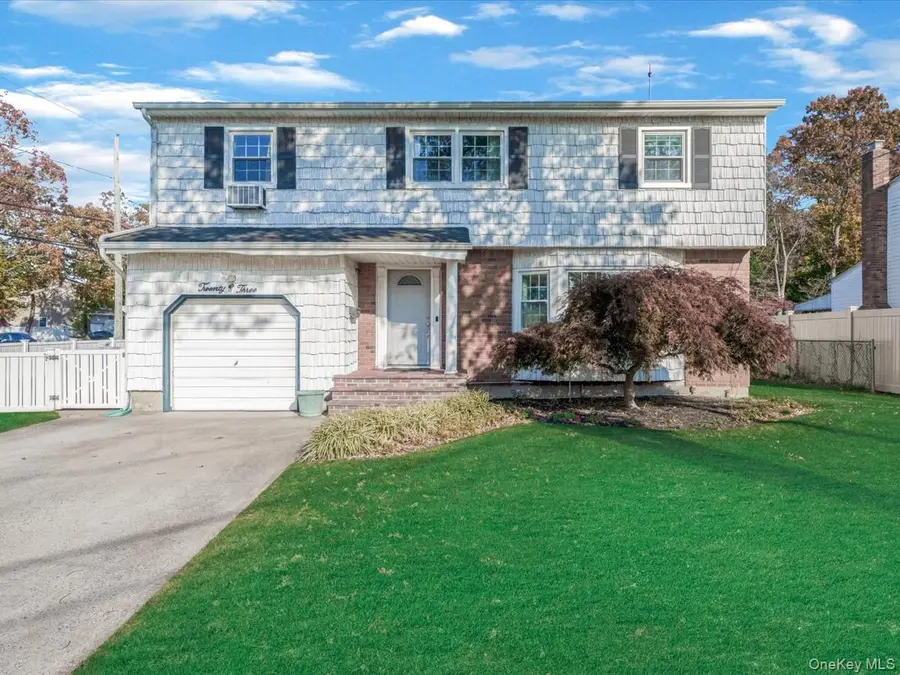 23 Paul Court, North Babylon, NY 11703 - #2