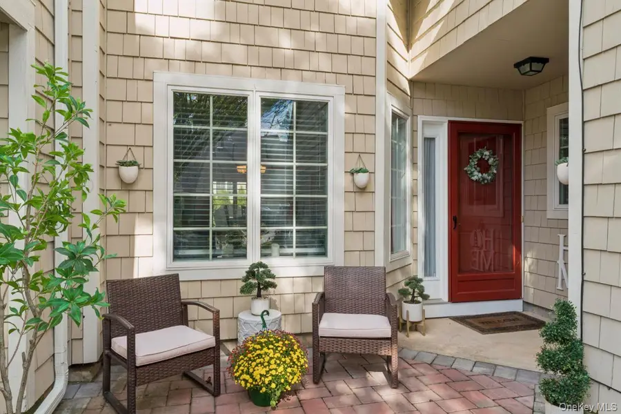 11 Oakmont Lane, Bay Shore, NY 11706 - #2