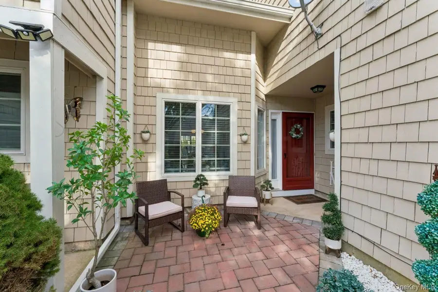 11 Oakmont Lane, Bay Shore, NY 11706 - #3