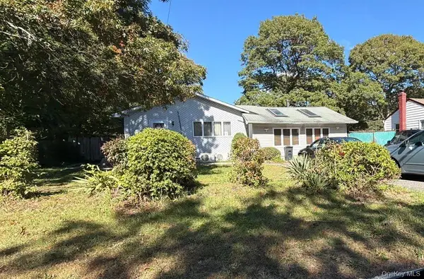 5475 Expressway Drive N, Holtsville, NY 11742
