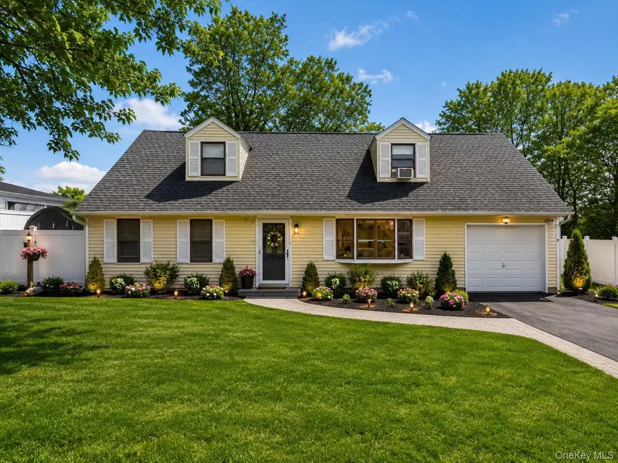 112 Rosemont Avenue, Farmingville, NY 11738 - #2