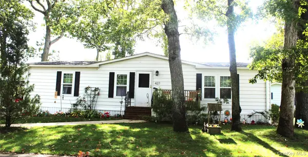1661 Old Country Road #427, Riverhead, NY 11901
