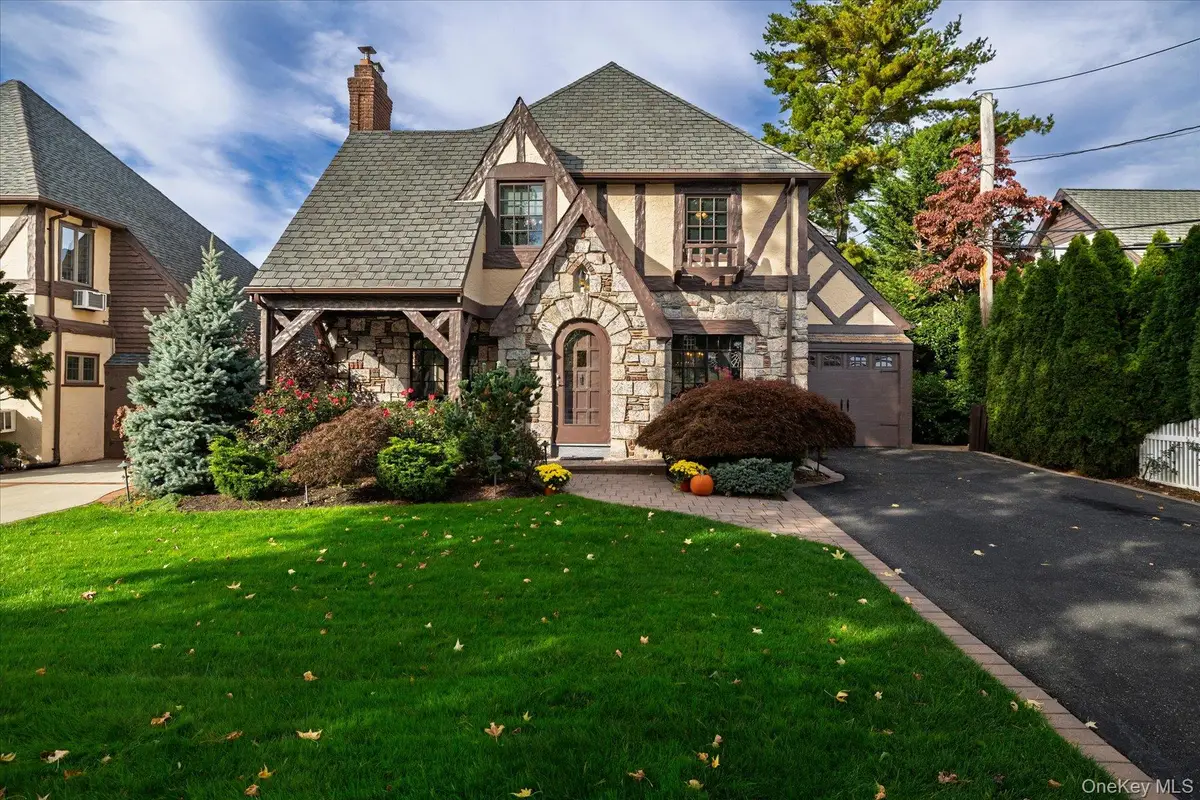 15 Brevoort Place, Rockville Centre, NY 11570 - #1