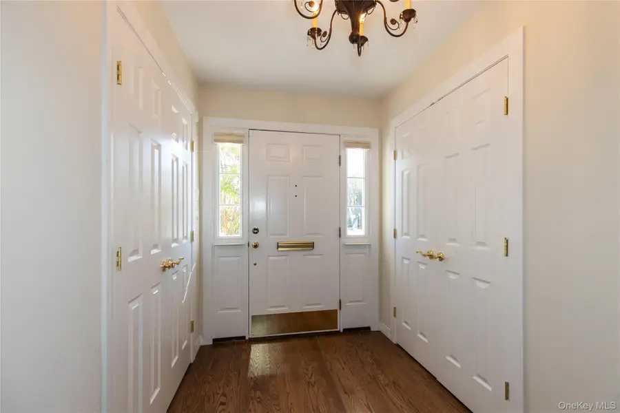 6 Pin Oak Drive, Roslyn, NY 11576 - #3