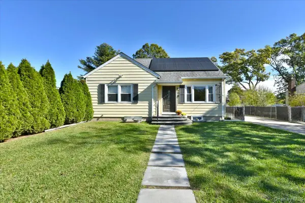 95 Wright Avenue, Deer Park, NY 11729