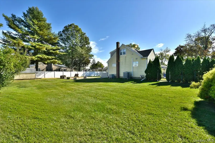 95 Wright Avenue, Deer Park, NY 11729 - #3