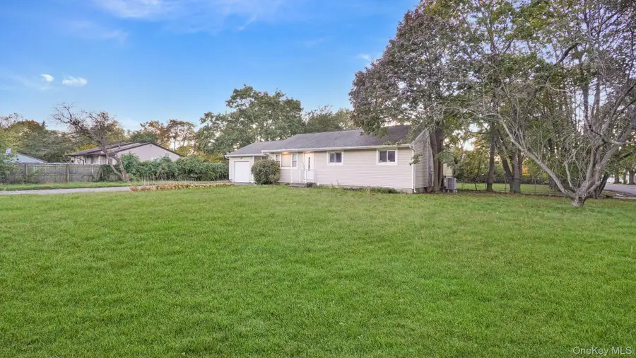 1596 E Forks Road, Bay Shore, NY 11706 - #2