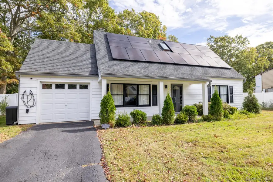 19 Sun Valley Drive, Coram, NY 11727 - #2