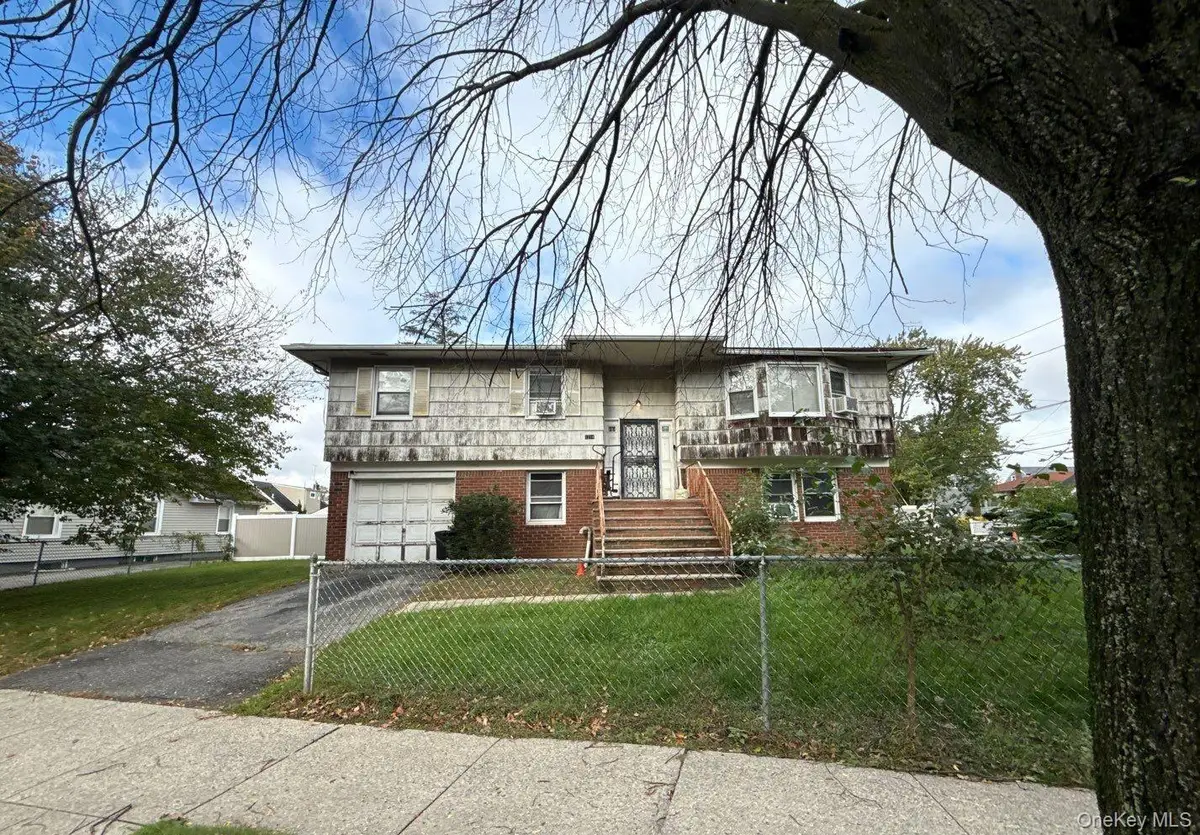 1214 Woodfield Road, Rockville Centre, NY 11570 - #1
