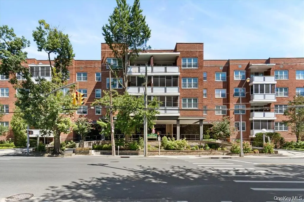 1 Kensignton Gate #209, Great Neck, NY 11021 - #1