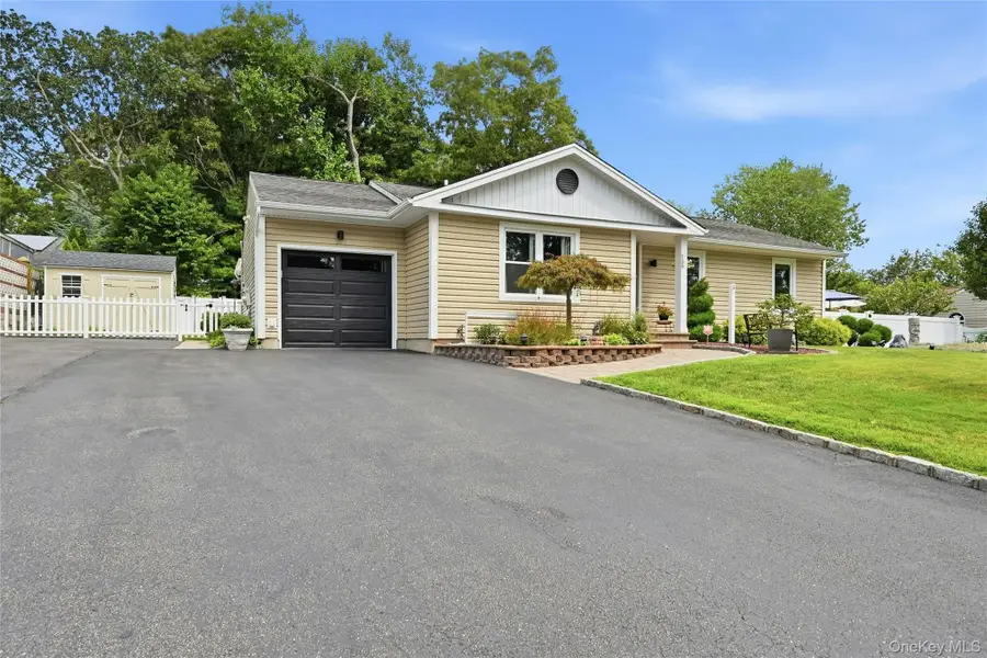 139 N Summit Avenue, Patchogue, NY 11772 - #2