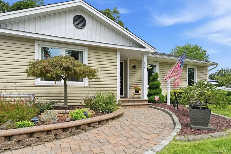 139 N Summit Avenue, Patchogue, NY 11772 - #3