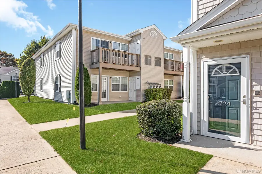 724 Willow Lane, Valley Stream, NY 11580 - #3