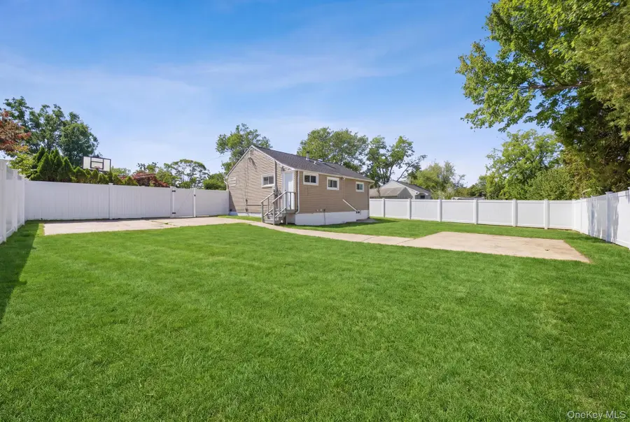 25 E Maple Street, Central Islip, NY 11722 - #2