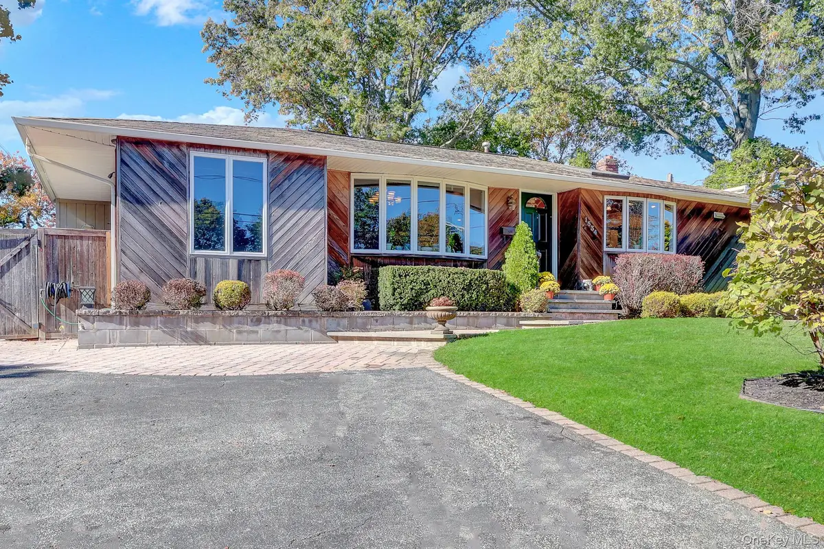 1534 Agate Street, Bay Shore, NY 11706 - #1