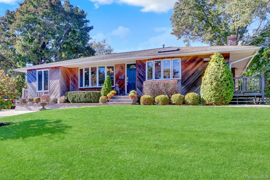 1534 Agate Street, Bay Shore, NY 11706 - #2