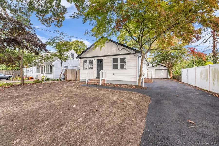 11 W Hemlock Street, Islip, NY 11751 - #2