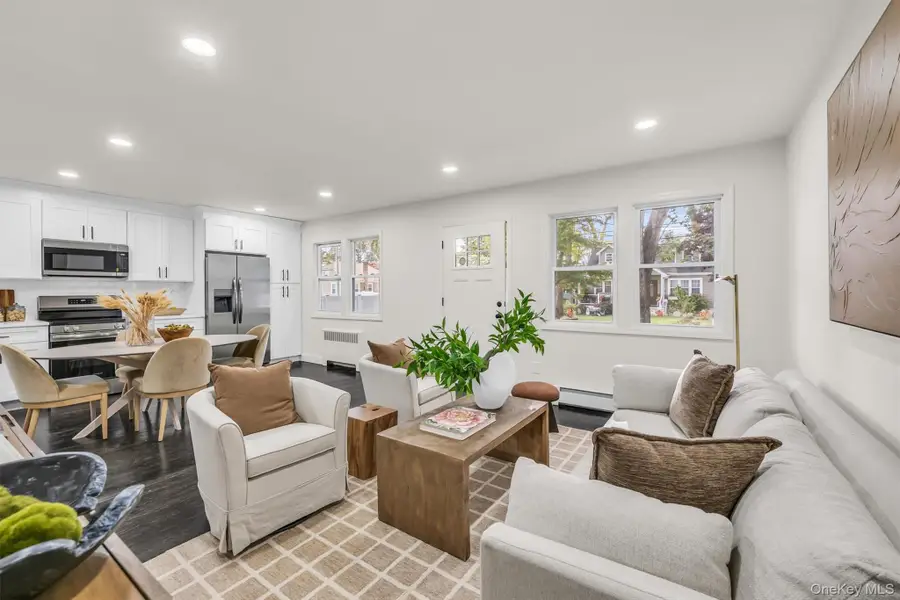11 W Hemlock Street, Islip, NY 11751 - #3