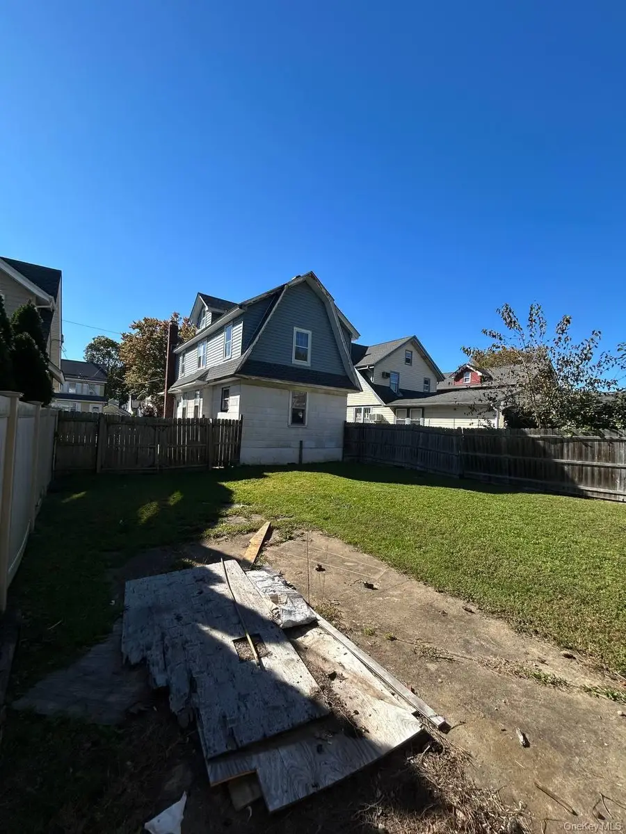 4 Everett Street, Lynbrook, NY 11563 - #3