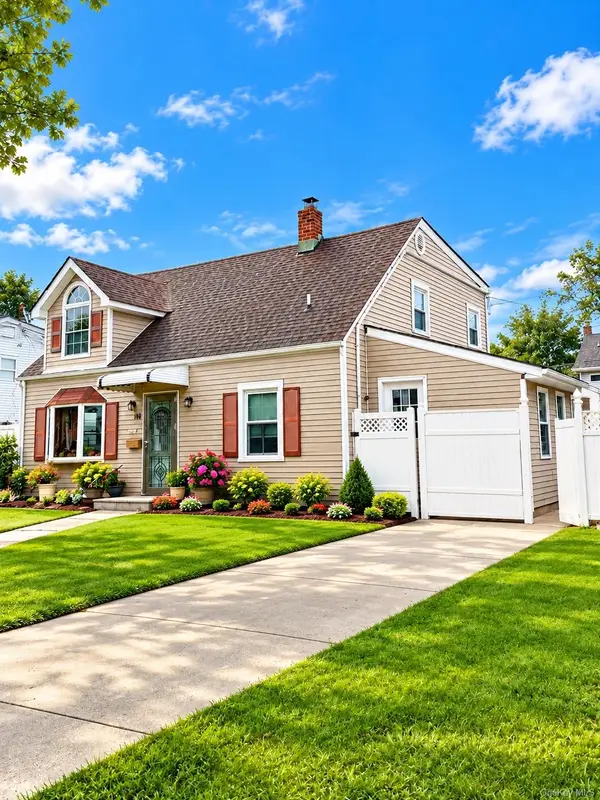 36 Bluegrass Lane, Levittown, NY 11756