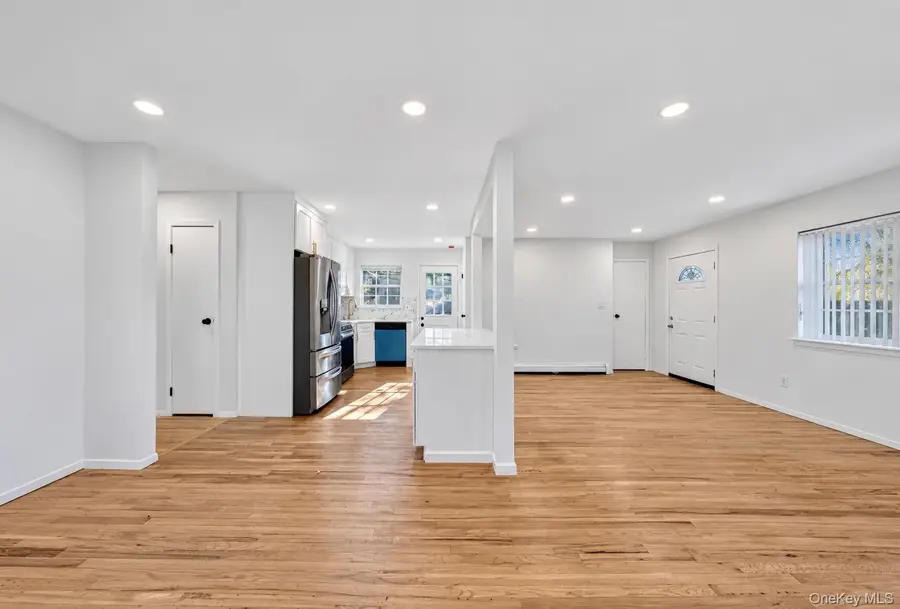 28 Roslyn Avenue, Selden, NY 11784 - #3
