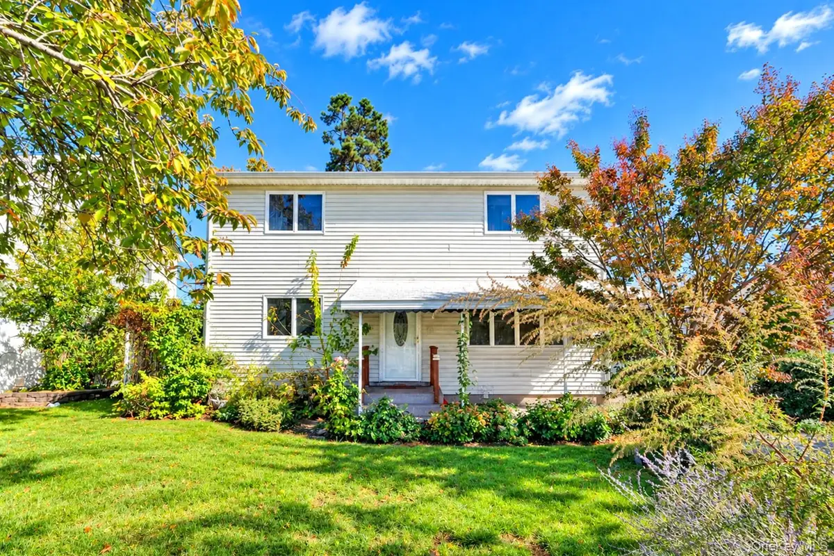 33 Lakewood Avenue, Ronkonkoma, NY 11779 - #1