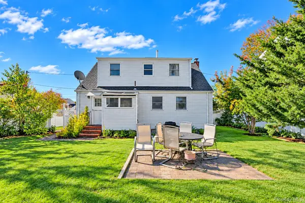 33 Lakewood Avenue, Ronkonkoma, NY 11779