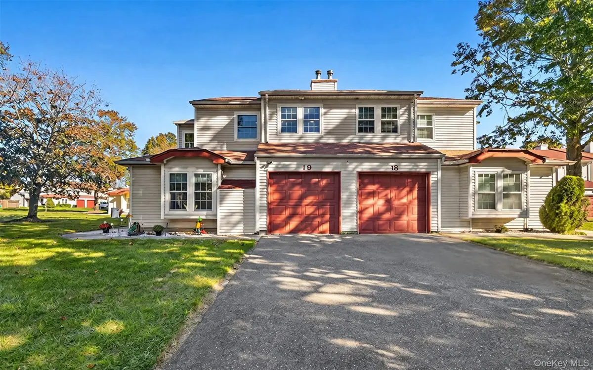 19 Hancock Court, Coram, NY 11727 - #1