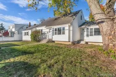 454 N Indiana Avenue, Lindenhurst, NY 11757 - #2