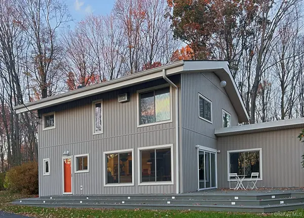 11 Stream Lane, Pleasant Valley, NY 12569