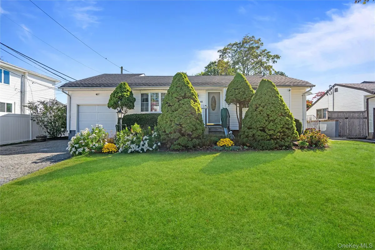 41 Spinner Lane, Commack, NY 11725 - #1