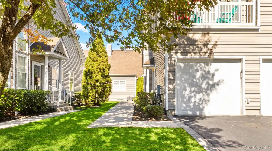 6 Halley Lane, Miller Place, NY 11764 - #3