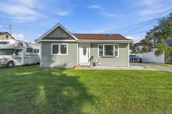 21 Birs Avenue, Lindenhurst, NY 11757