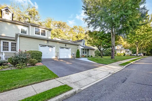 14 Victorian Court, Huntington, NY 11743