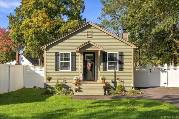 19 Lacrosse Road, Mastic Beach, NY 11951