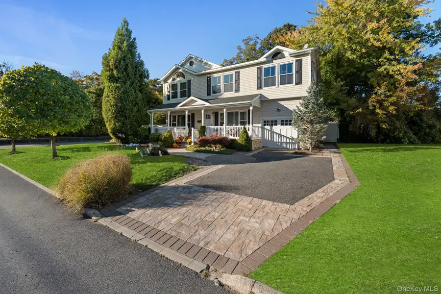 11 Elaine Drive, Sayville, NY 11782 - #2