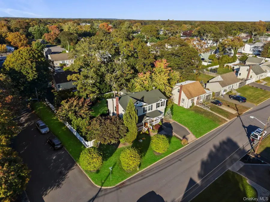 11 Elaine Drive, Sayville, NY 11782 - #3