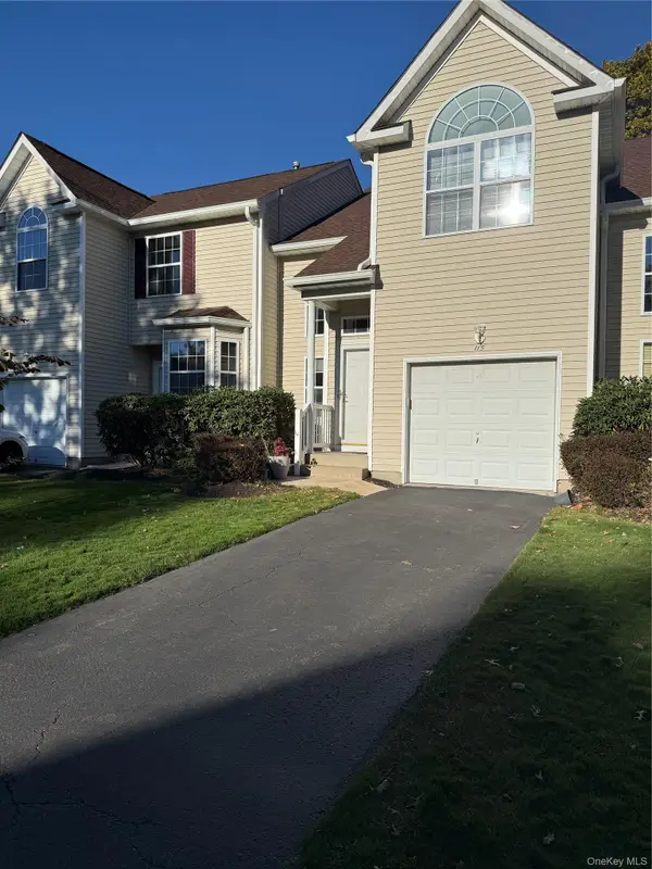 115 Kettles Lane, Medford, NY 11763