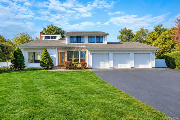 8 Hyanis Court, Mount Sinai, NY 11766