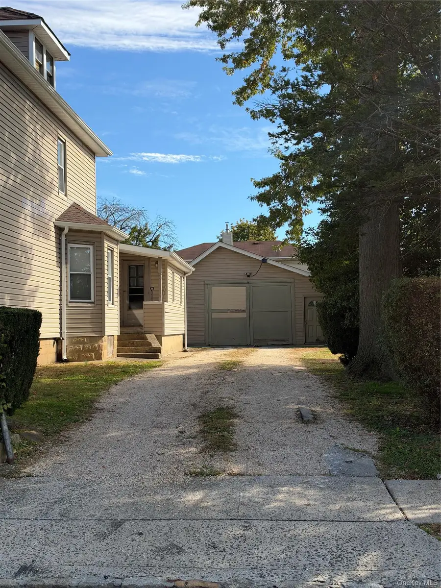 34 2nd Avenue, Westbury, NY 11590 - #2