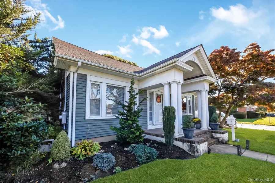 466 N Wellwood Avenue, Lindenhurst, NY 11757 - #3