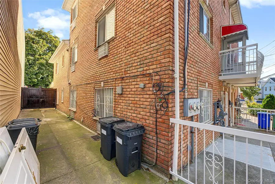 53-53 72 Place, Maspeth, NY 11378 - #3