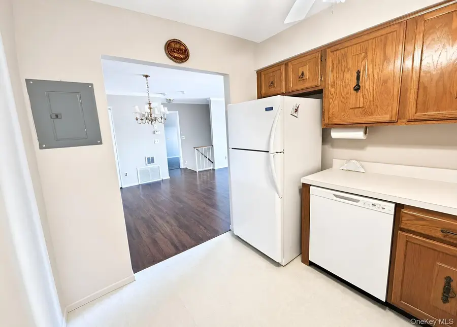 100 W Cambridge Drive W #100, Copiague, NY 11726 - #3