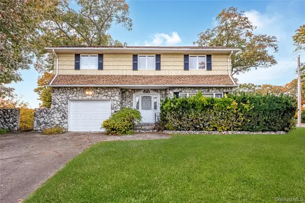 7 Edgewood Avenue, Smithtown, NY 11787