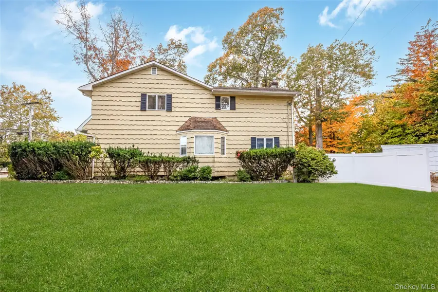 7 Edgewood Avenue, Smithtown, NY 11787 - #3