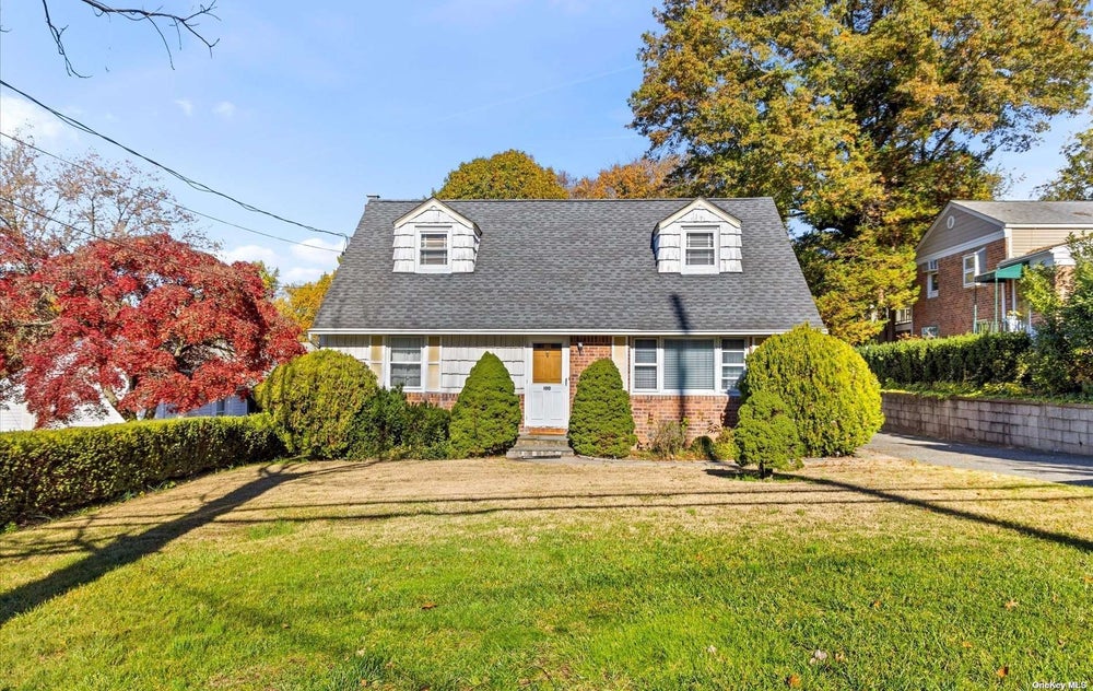 100 Glenwood Road, Glenwood Landing, NY 11547 ERA