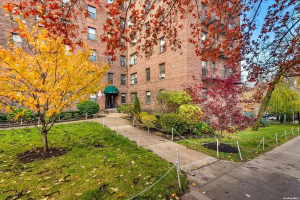 52-24 65 Place #3K, Maspeth, NY 11378