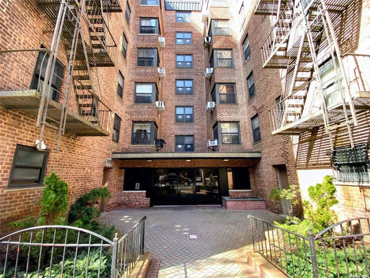 90-09 Northern Boulevard #605, Jackson Heights, NY 11372 - Image #1