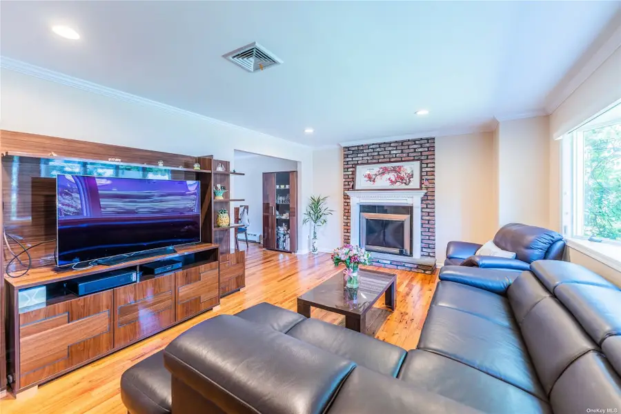 12 Grand Place, East Northport, NY 11731 - #3